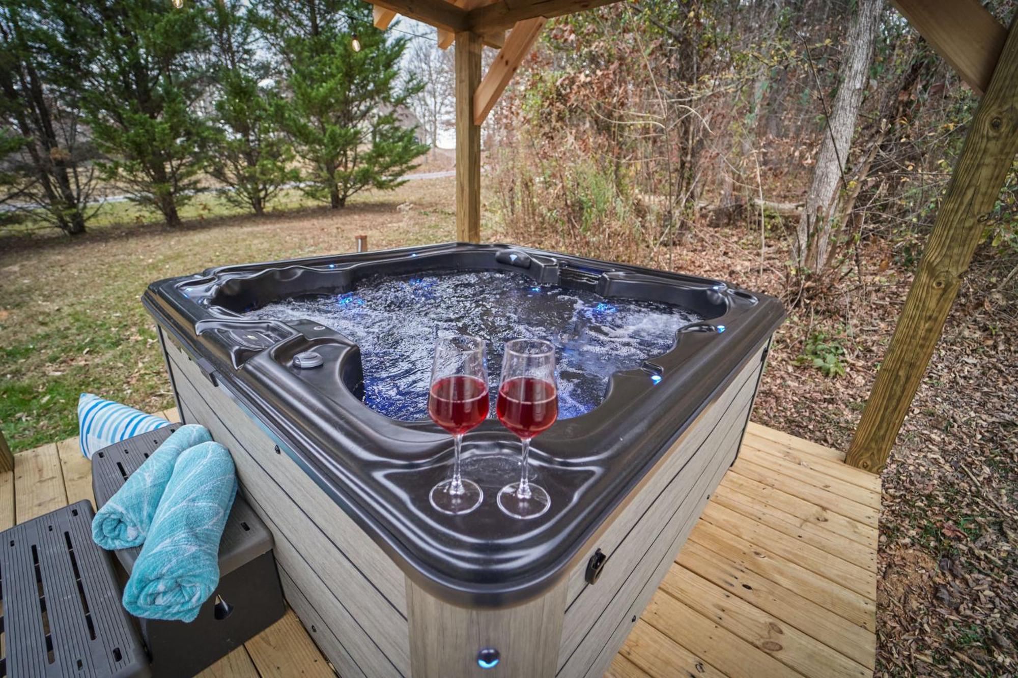 Entertainment Galore! Luxurious Property, Spectacular & Peaceful Setting, Great Location, Close To Major Attractions!! Pigeon Forge Exterior foto