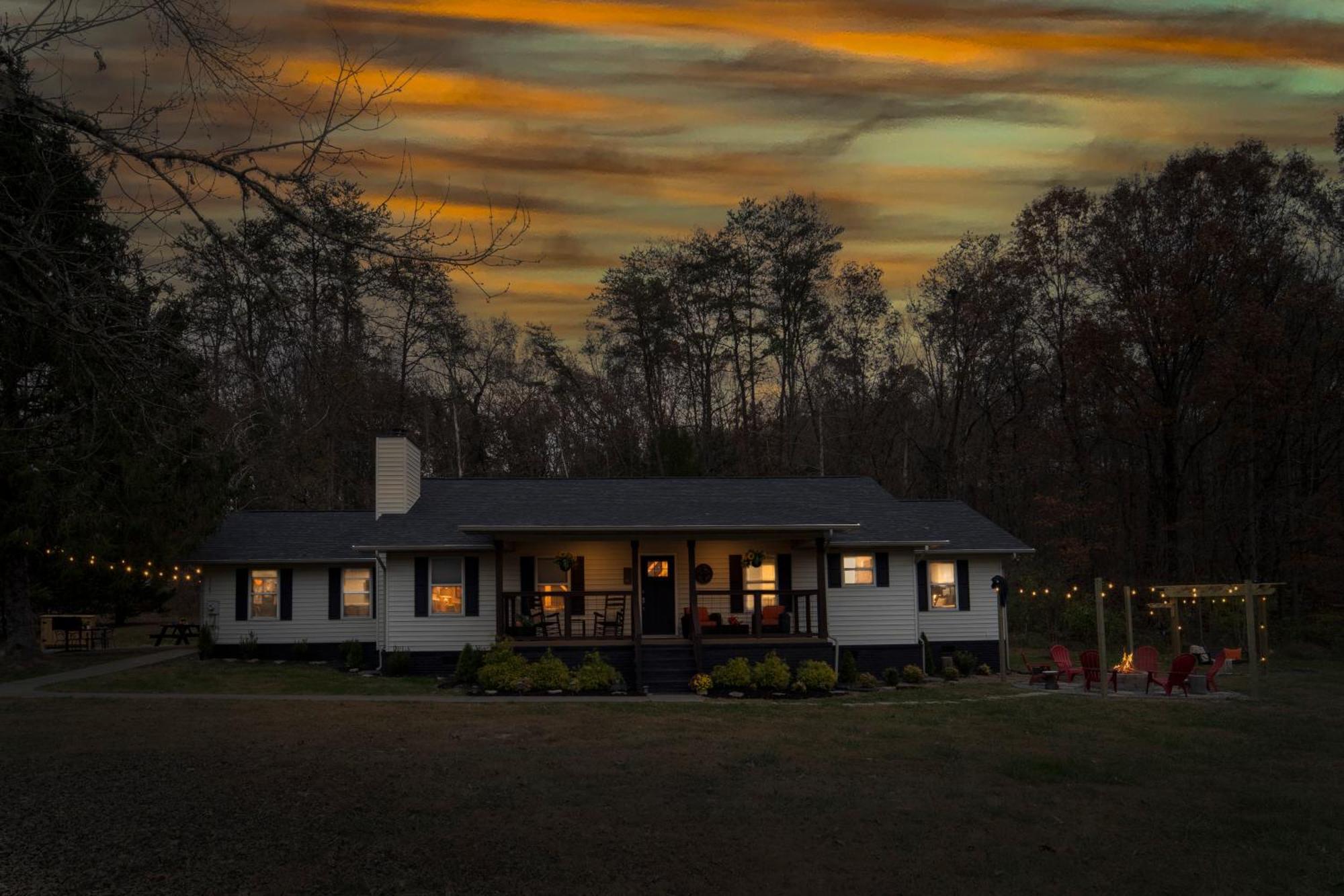 Entertainment Galore! Luxurious Property, Spectacular & Peaceful Setting, Great Location, Close To Major Attractions!! Pigeon Forge Exterior foto