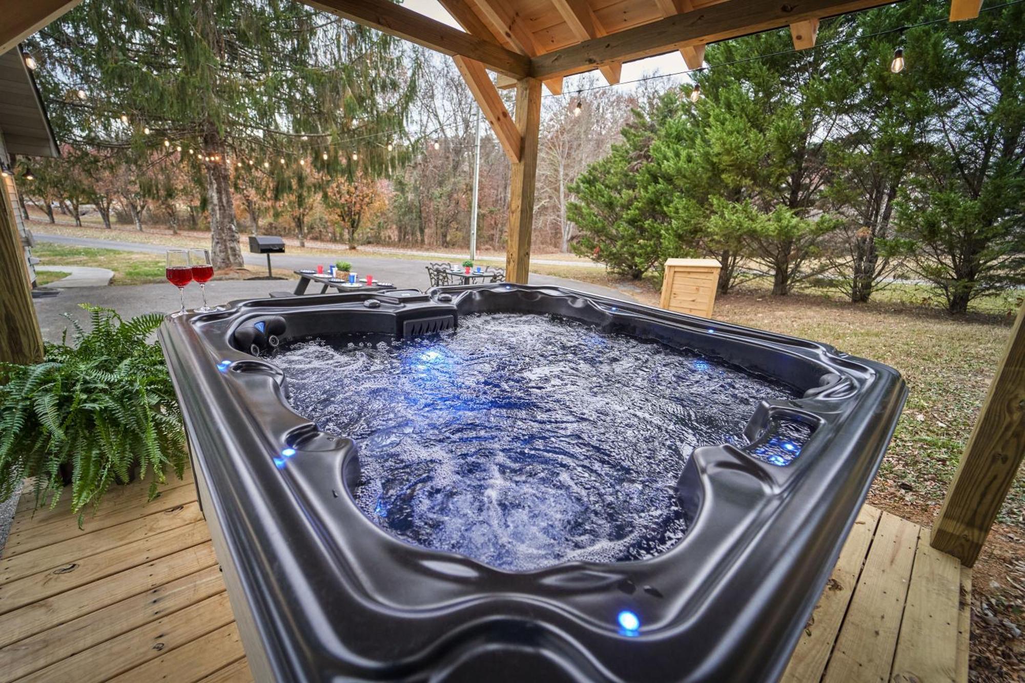 Entertainment Galore! Luxurious Property, Spectacular & Peaceful Setting, Great Location, Close To Major Attractions!! Pigeon Forge Exterior foto